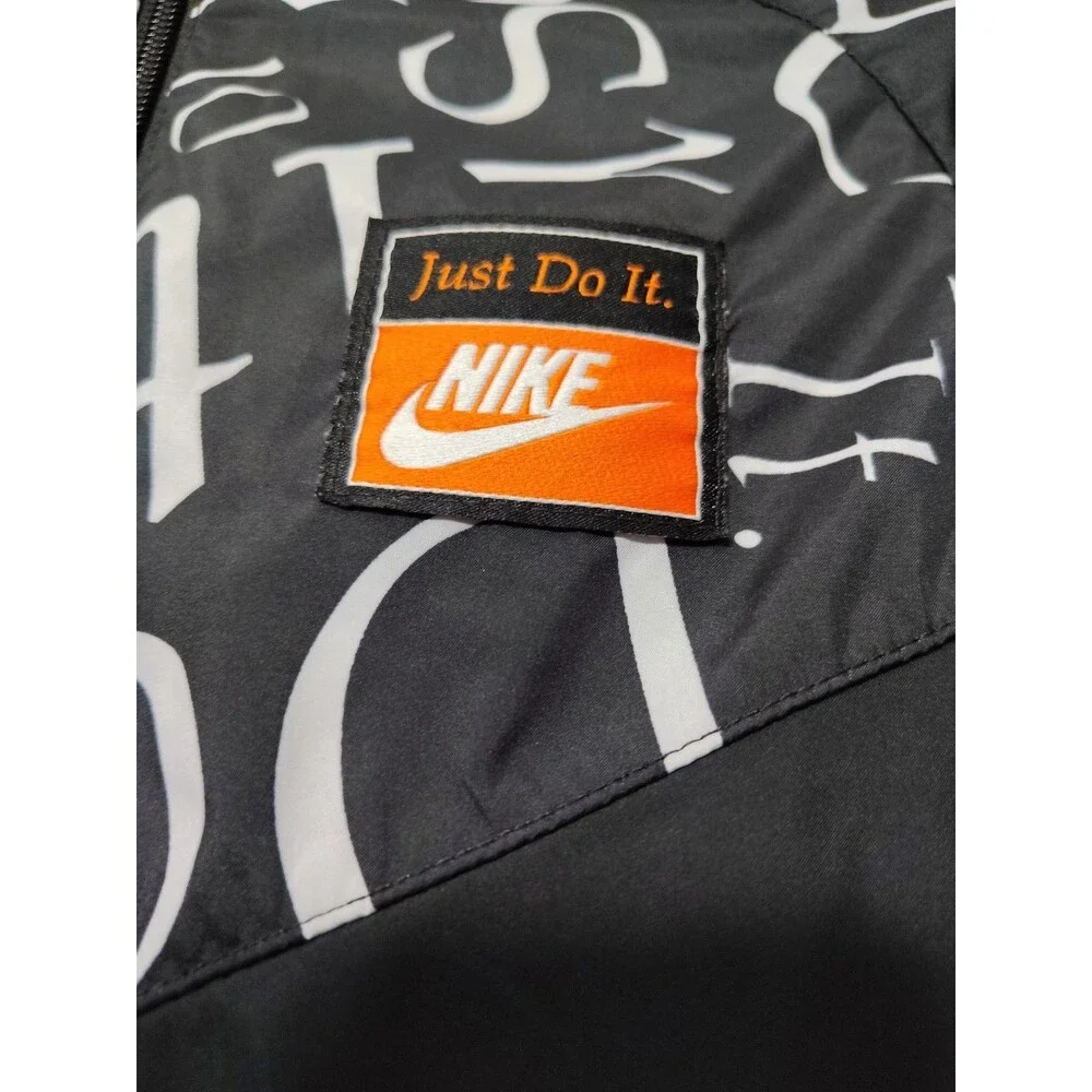 Nike Boys Sportswear Wind Runner Just Do It Hooded Jacket in Black Size Medium